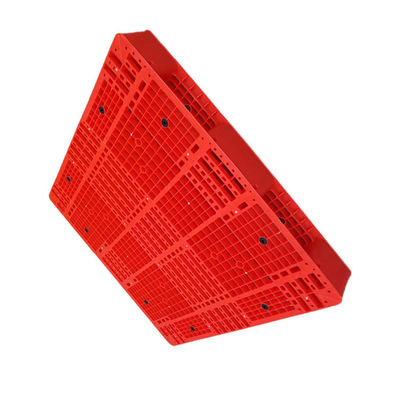 Κόκκινο πλαστικό 48X48 PE διπλό δευτερεύον Forklift τεσσάρων τρόπων παλετών 6000Kg στατικό